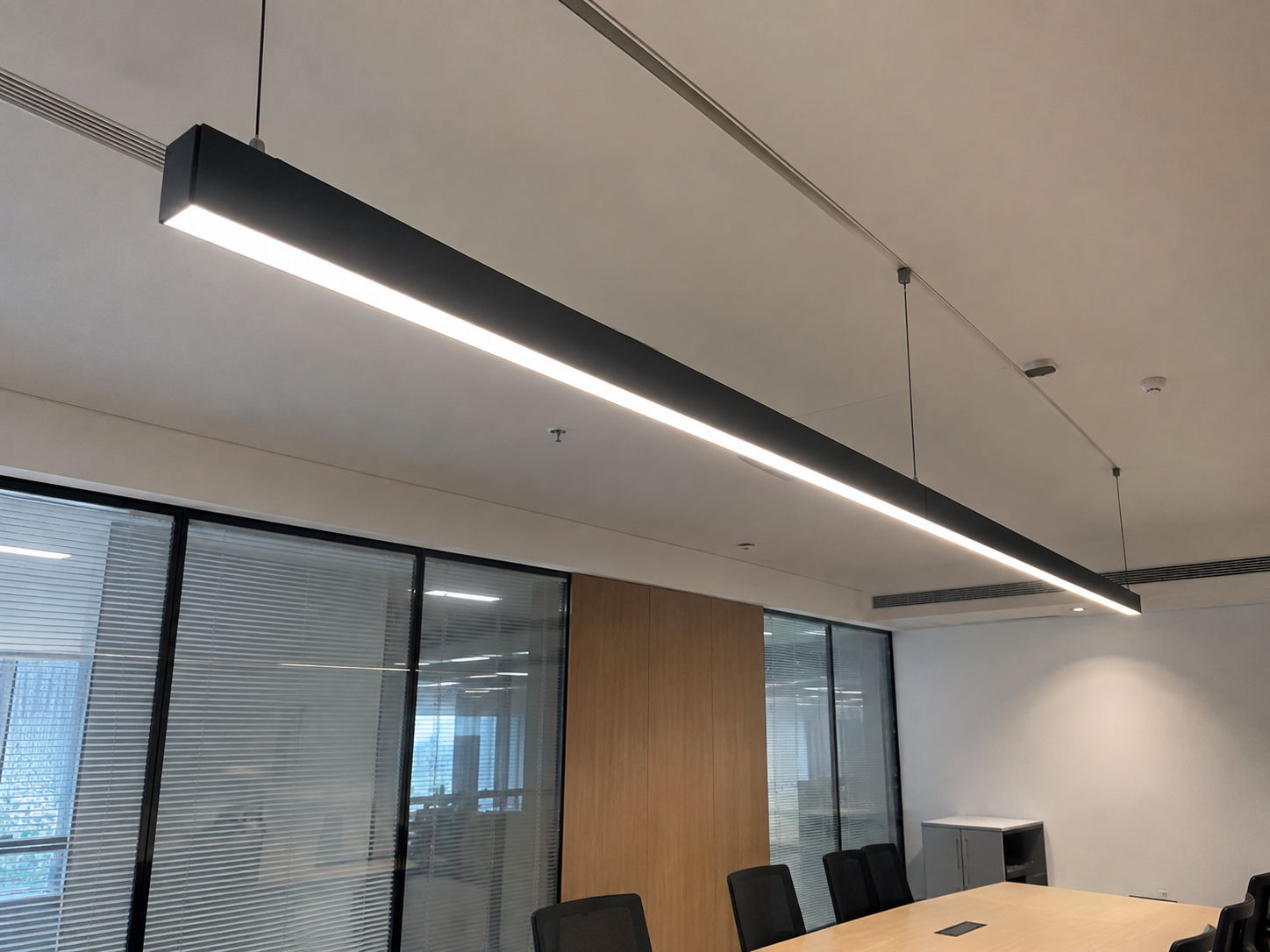 glare control on an LED linear light